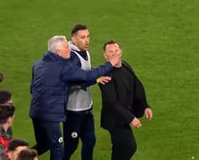 Dünya basını Mourinho'nun Okan Buruk'un burnunu sıktığı anları konuşuyor