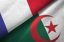 Cezayir'den Fransız diplomatlara sınır dışı kararı