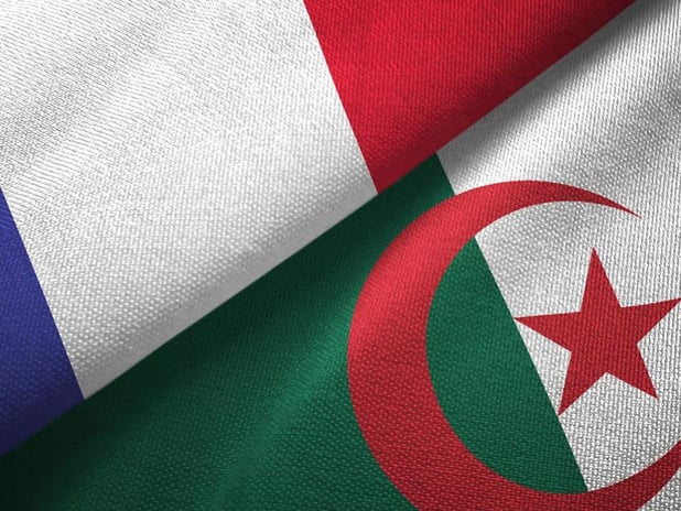 Cezayir'den Fransız diplomatlara sınır dışı kararı