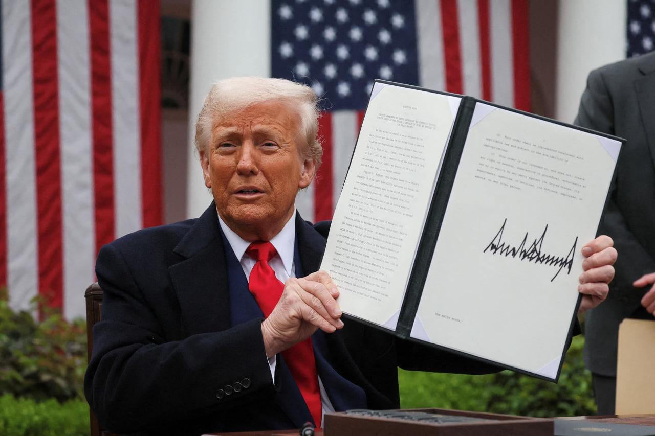 Trump Türkiye'ye %10 gümrük vergisi uygulanacağını açıkladı