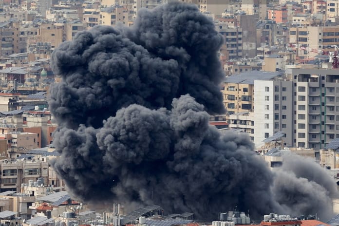 İsrail Lübnan'ın başkenti Beyrut'a saldırı düzenledi