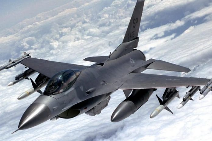 Belçika Ukrayna'ya F-16 savaş uçağı teslimatını 2026'ya kadar erteledi