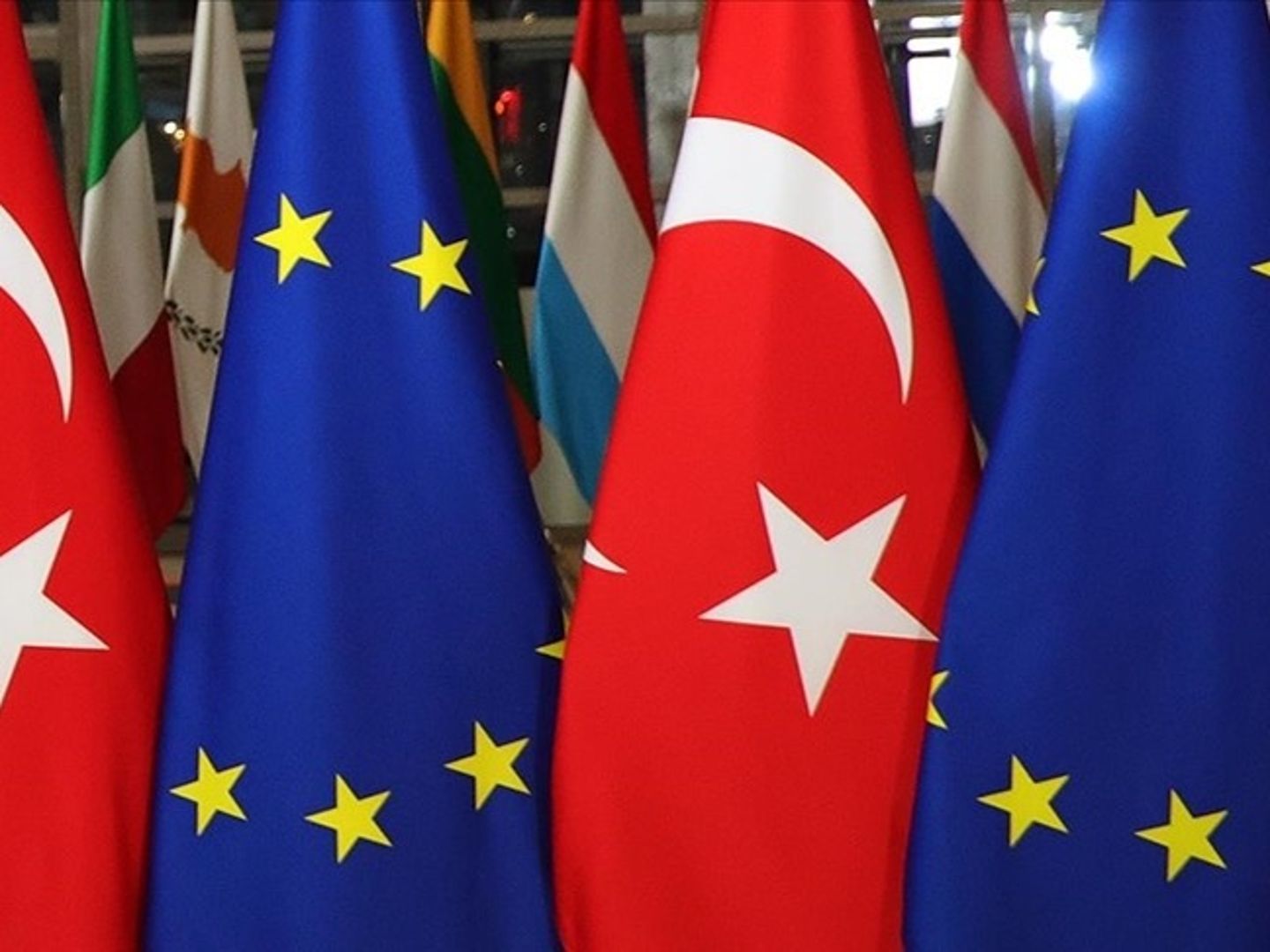 Silahlanma ihtiyacı hisseden AB Türkiye'ye yönelecek