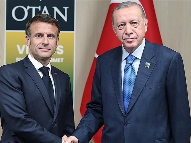 Macron Türkiye'nin Karadeniz'de üstlendiği rolü övdü