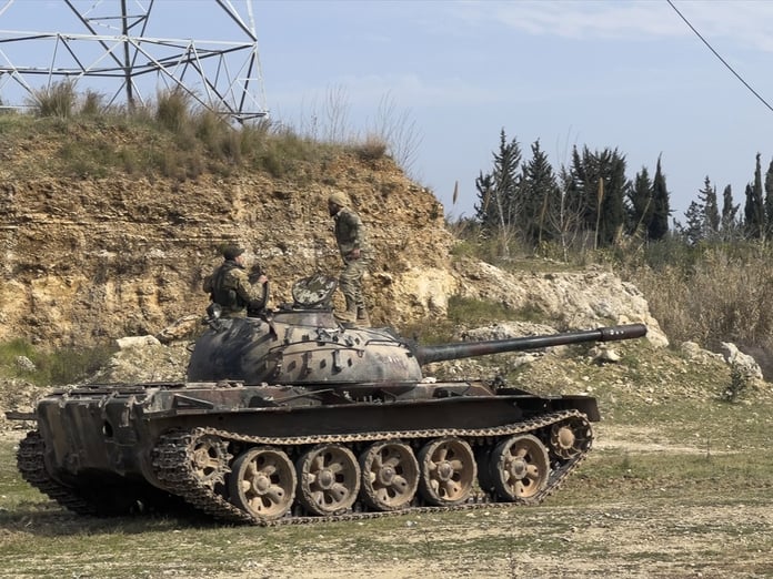 3 askeri infaz edilen Suriye ordusu Hizbullah'ı vurdu