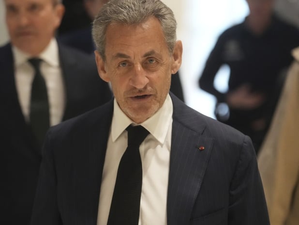 Eski Fransa Cumhurbaşkanı Sarkozy'e 7 yıl hapis istendi
