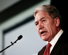Yeni Zelanda Başbakan Yardımcısı Winston Peters, Gazze'ye destek verenleri "Faşist" olarak nitelendirdi