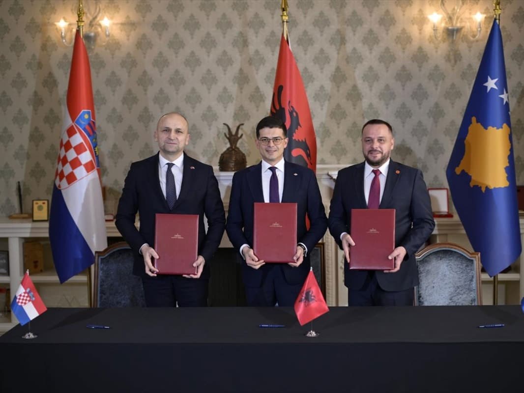 Arnavutluk, Kosova ve Hırvatistan savunma anlaşması imzaladı