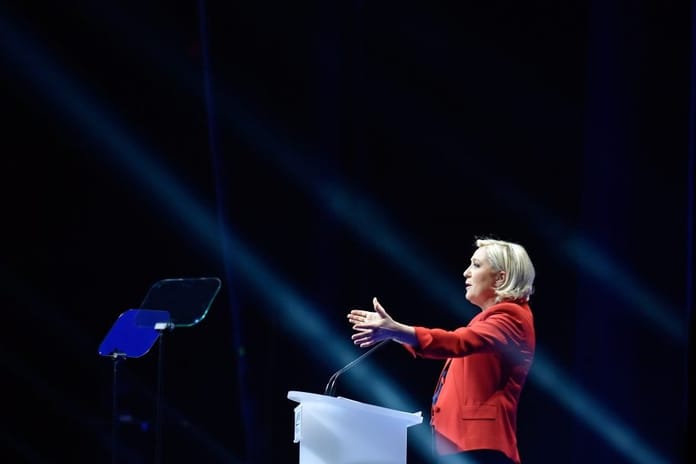 Politico: Le Pen'in ceza alması Fransa'daki dengeleri nasıl etkileyecek?