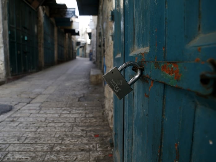 Batı Şeria’da Filistinliler, İsrail’in saldırılarını protesto etmek için genel greve gitti