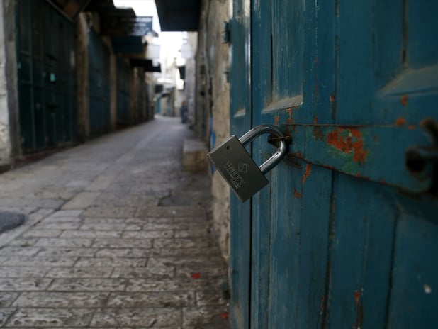 Batı Şeria’da Filistinliler, İsrail’in saldırılarını protesto etmek için genel greve gitti