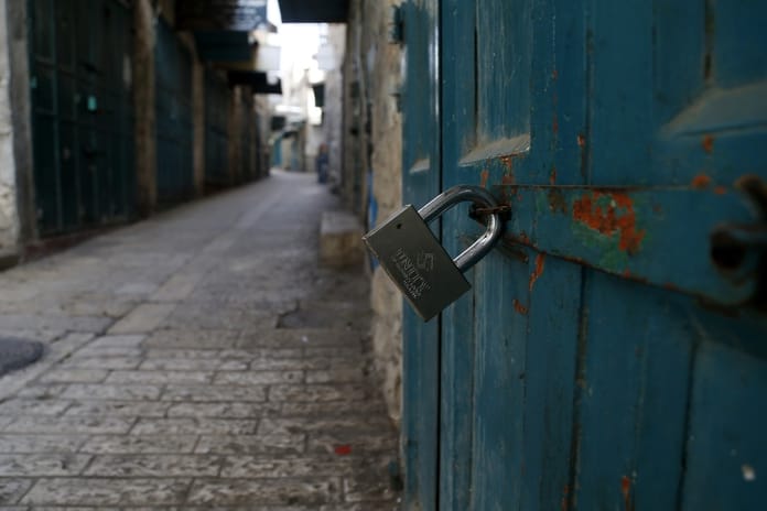 Batı Şeria’da Filistinliler, İsrail’in saldırılarını protesto etmek için genel greve gitti