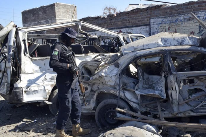 TTP'den Pakistan'ın askeri üssüne intihar saldırısı