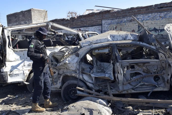 TTP'den Pakistan'ın askeri üssüne intihar saldırısı