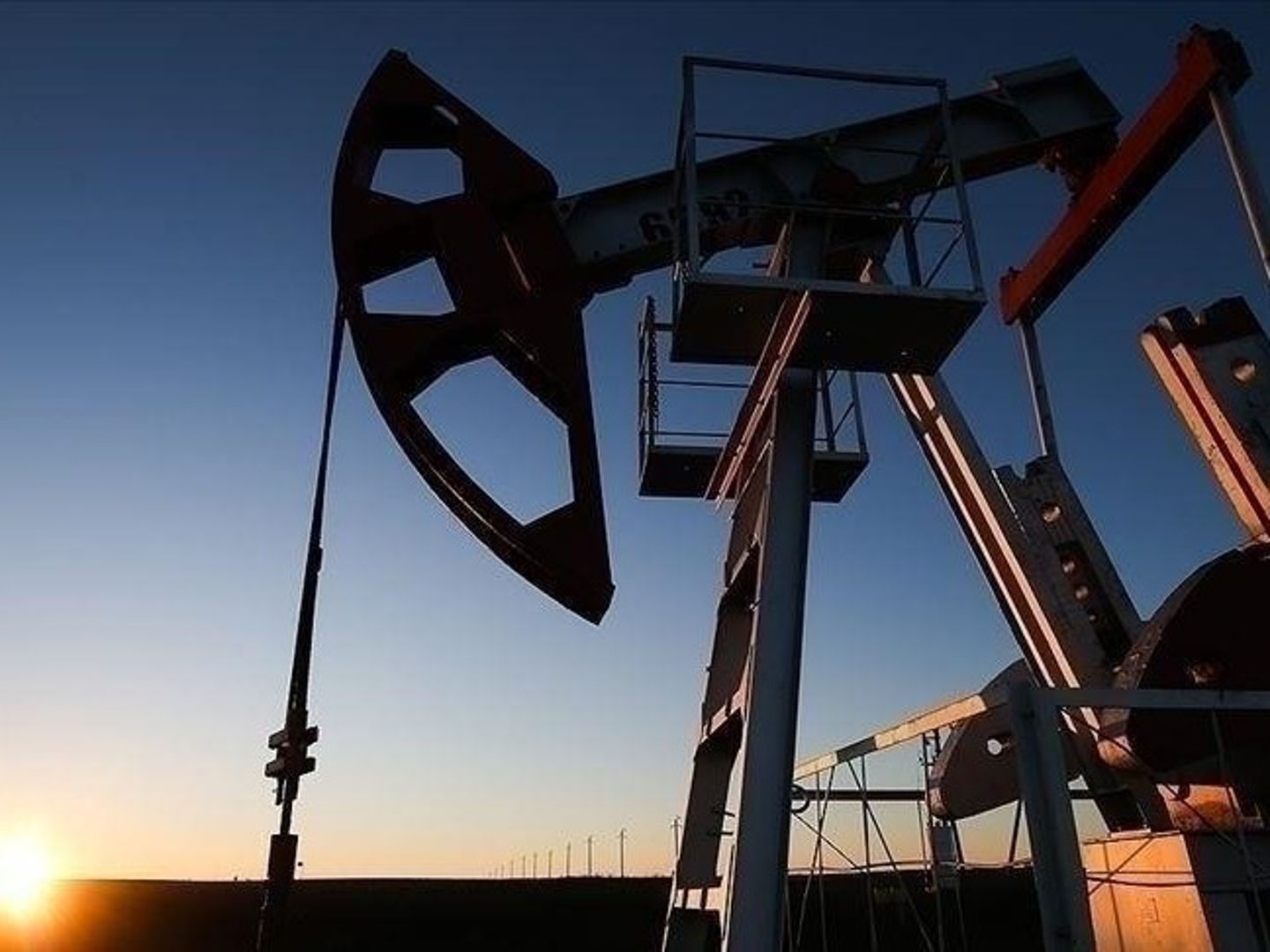Petrol devlerinin karı geçen yıl yüzde 15'ten fazla düştü