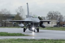 Bulgaristan ilk F-16 savaş uçağını teslim aldı