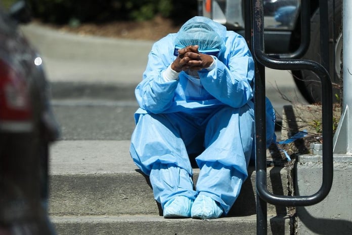 ABD'de 10 bin sağlık çalışanı işten çıkarılıyor