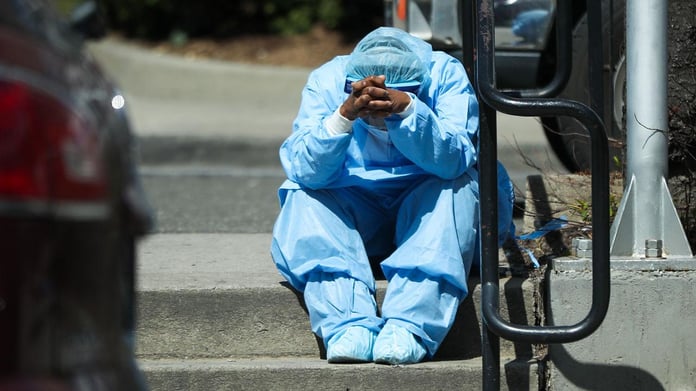 ABD'de 10 bin sağlık çalışanı işten çıkarılıyor