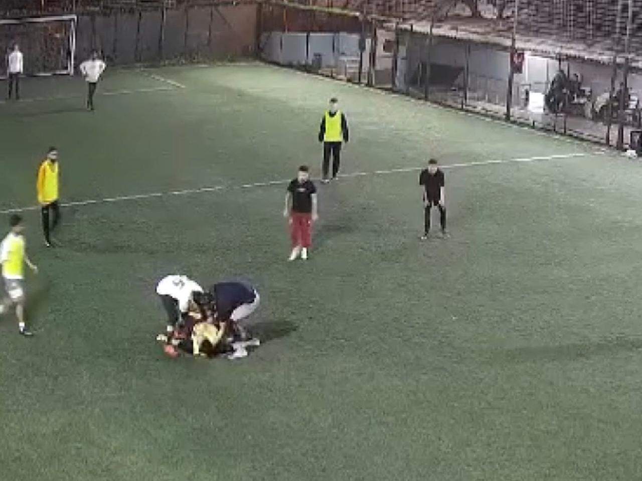 Halı sahada peş peşe ölümler