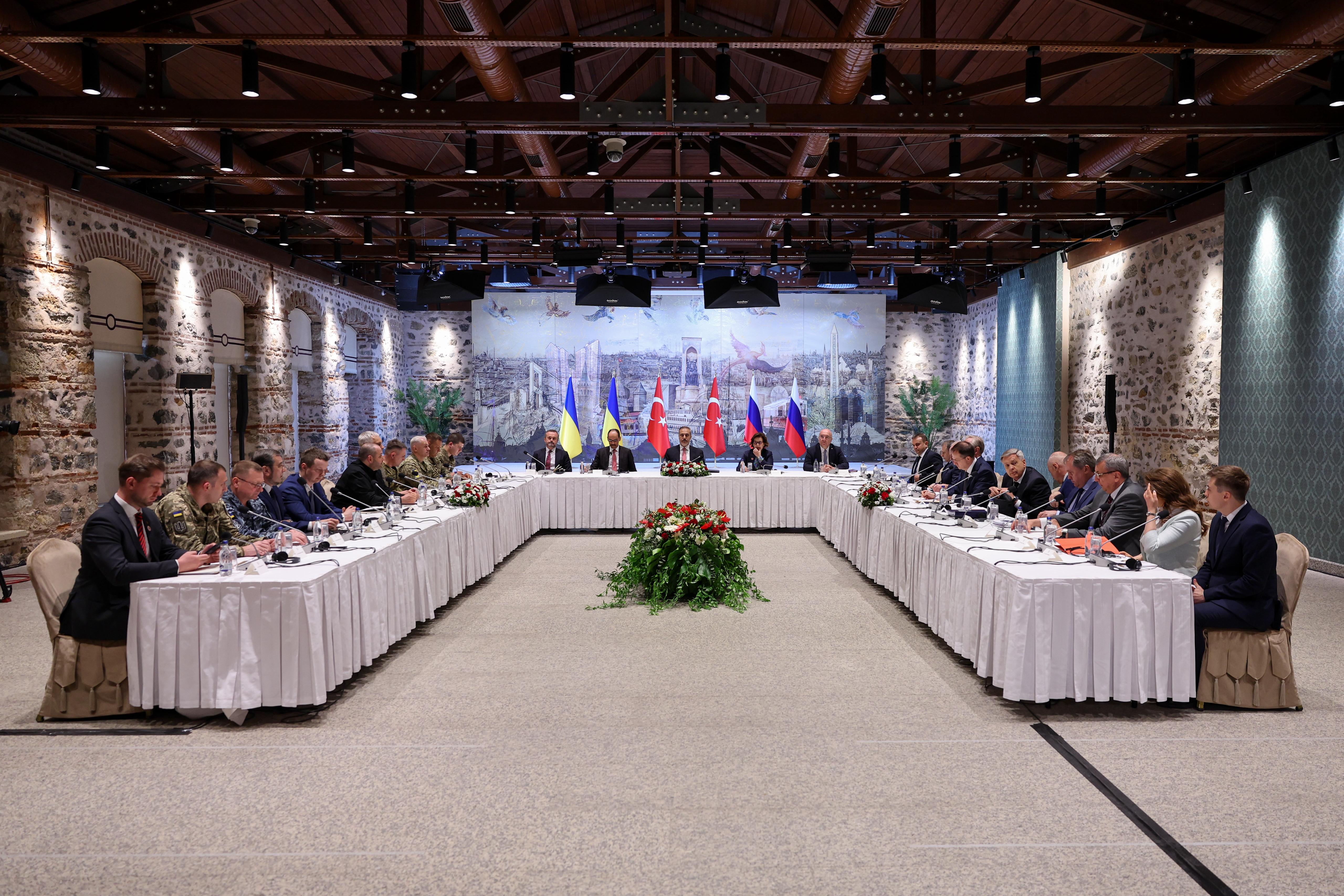 Russia-Ukraine talks start in Türkiye.