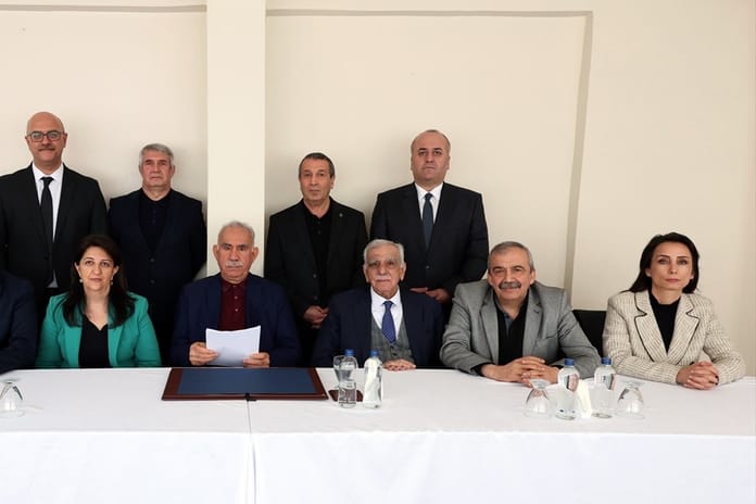 Teröristbaşı Öcalan'ın silah bırakma çağrısı barış umutlarını artırdı