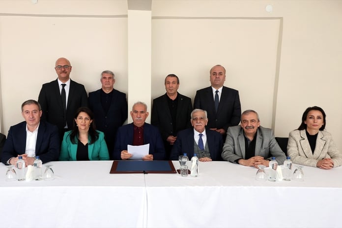 Teröristbaşı Öcalan'ın silah bırakma çağrısı barış umutlarını artırdı