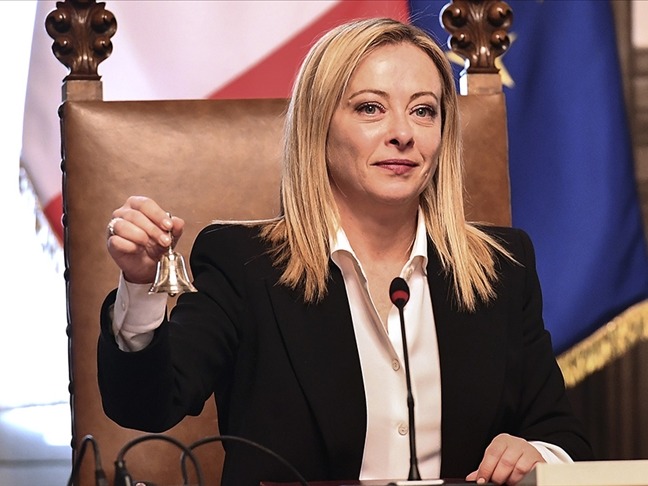 İtalya hükümeti cinsiyetsiz toplum sembollerini yasakladı