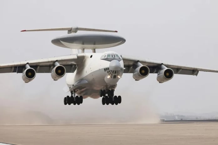 Kuzey Kore, ilk kez havadan kontrol uçağına benzeyen aracın fotoğraflarını paylaştı