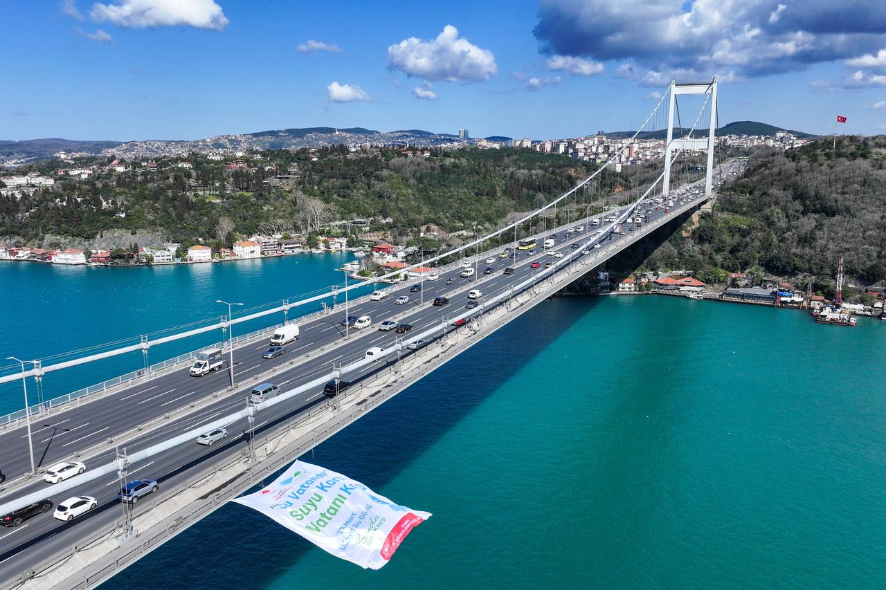 Köprülerde ücretsiz geçişler başladı
