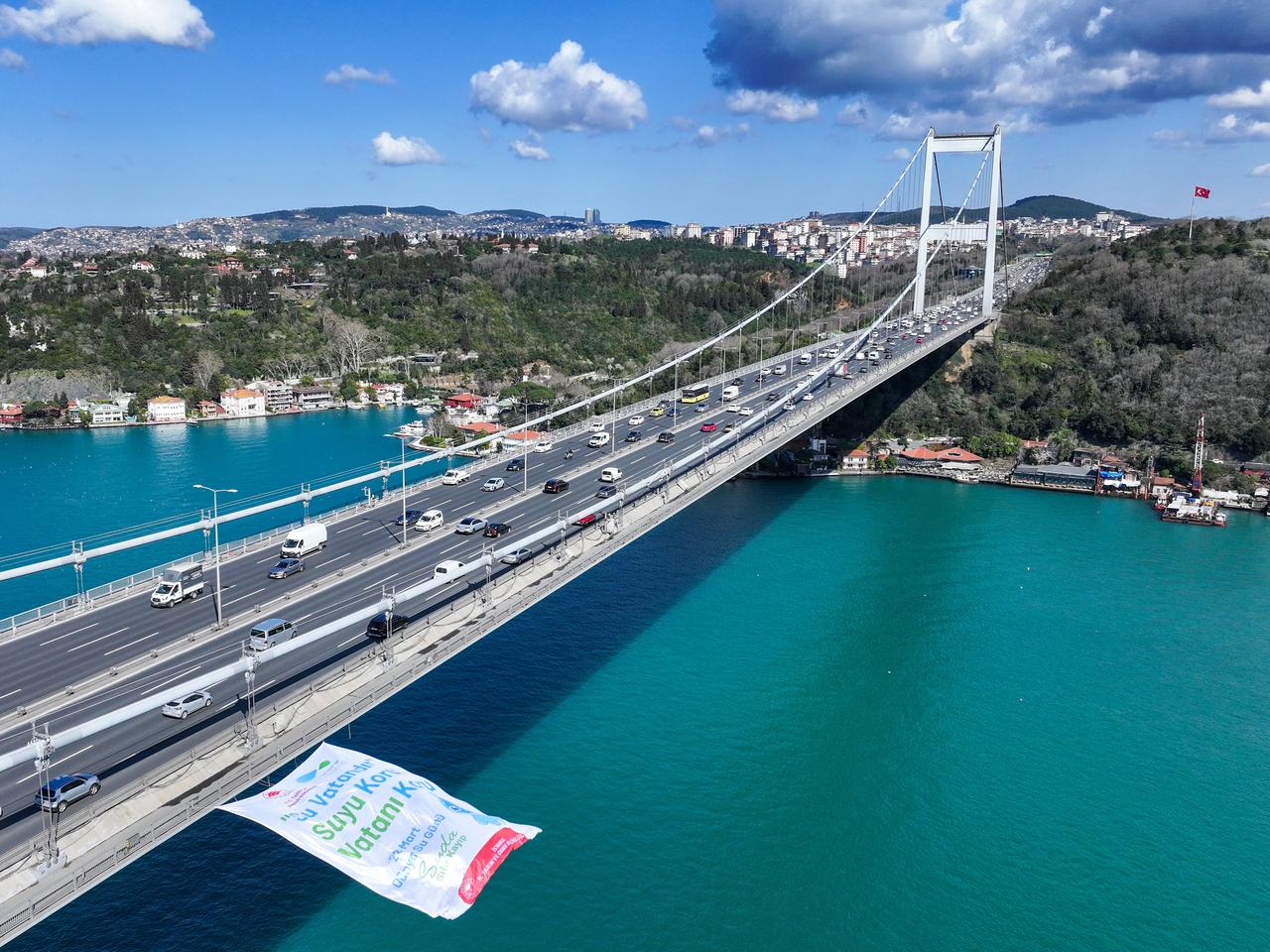 Köprülerde ücretsiz geçişler başladı