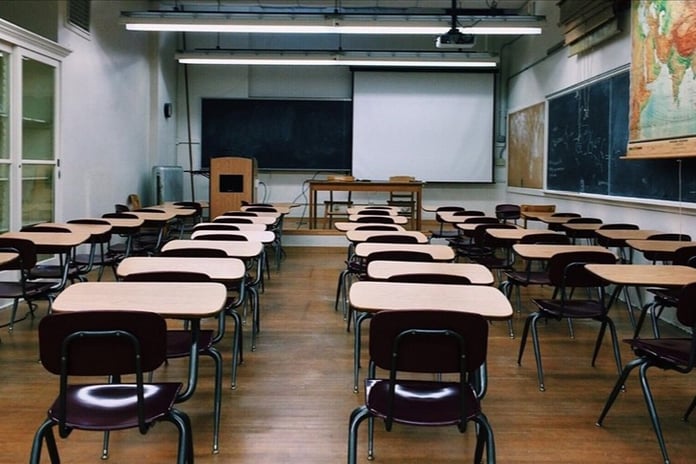 İsveç öğrencilerin okullarda akıllı telefon kullanmasını yasakladı