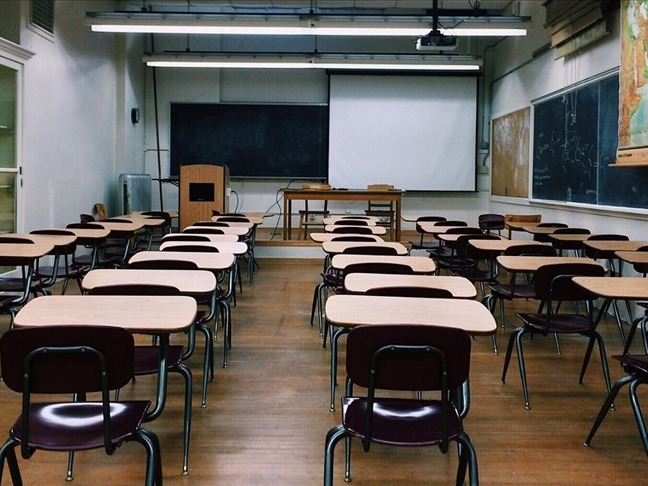 İsveç öğrencilerin okullarda akıllı telefon kullanmasını yasakladı