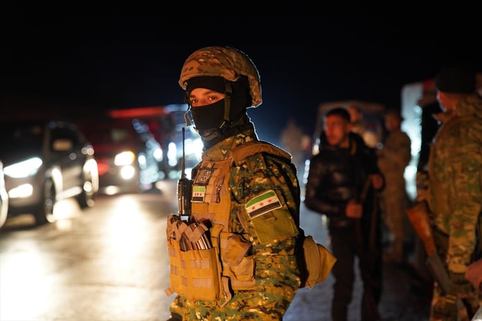 Suriye güçleri devrik rejim unsurlarına operasyon düzenliyor