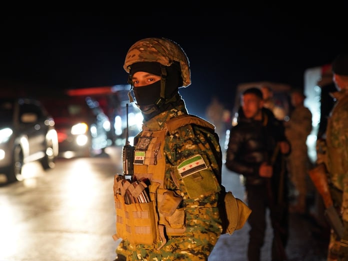 Suriye güçleri devrik rejim unsurlarına operasyon düzenliyor