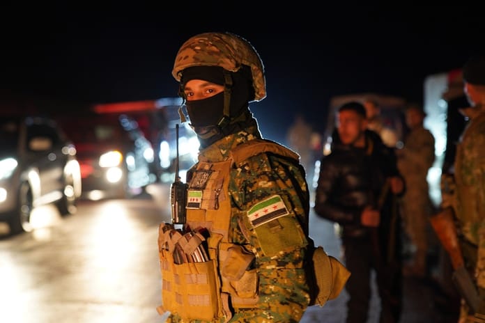 Suriye güçleri devrik rejim unsurlarına operasyon düzenliyor