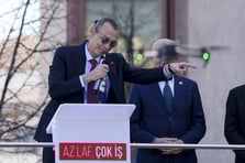 CHP'li Beşikçioğlu'ndan mezar taşı skandalı