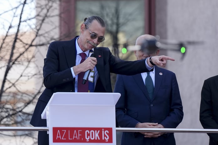 CHP'li Beşikçioğlu'ndan mezar taşı skandalı