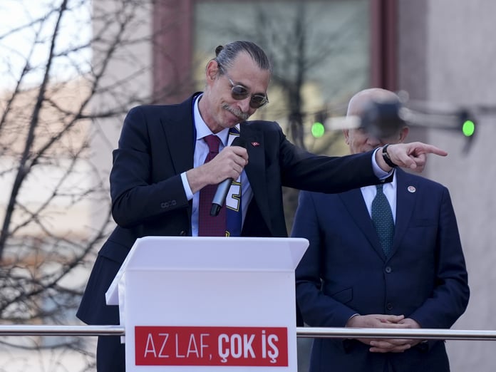 CHP'li Beşikçioğlu'ndan mezar taşı skandalı