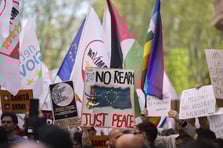 İtalyanlar AB'nin silahlanma politikasına karşı sokağa çıktı