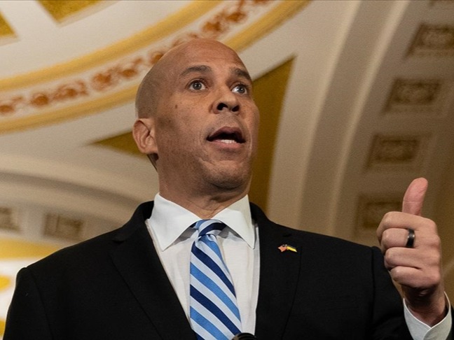 Demokrat senatör tarihin en uzun senato konuşmasını yaptı