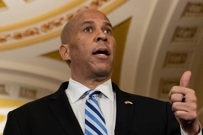 Demokrat senatör tarihin en uzun senato konuşmasını yaptı