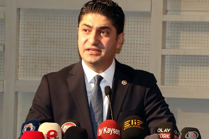 Özdemir’den CHP’ye: “Aklı başında kimseler kaldıysa partilerine sahip çıksın”