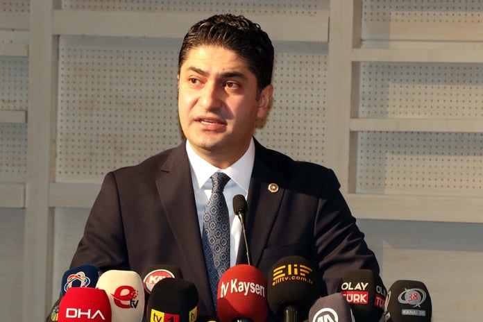 Özdemir’den CHP’ye: “Aklı başında kimseler kaldıysa partilerine sahip çıksın”