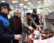 Hijyen kurallarına aykırı şekilde saklanan etlere el konuldu