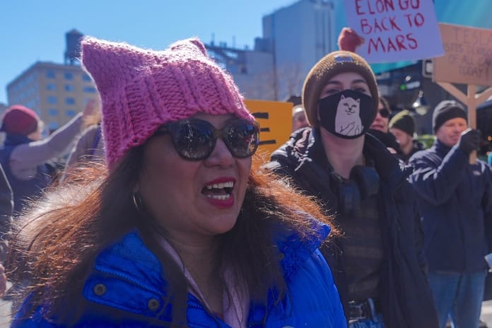 Tesla bayisine baskın: Elon Musk karşıtları gözaltına alındı