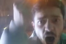 Otobüse alınmayan grup aracın camlarına saldırdı