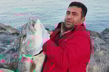 Oltayla yakaladığı 65 kiloluk 2 balığı 18 bin TL'ye sattı