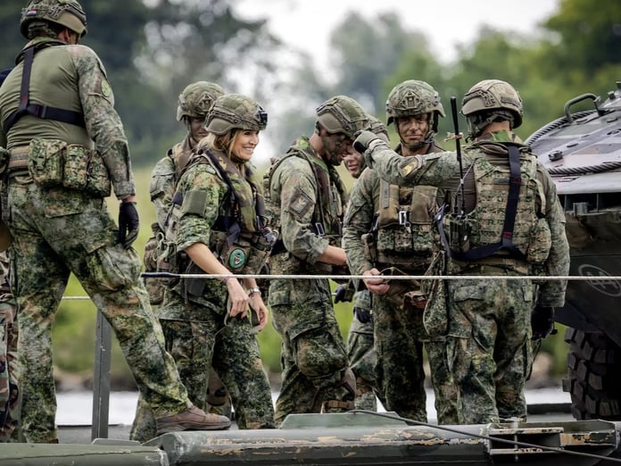Hollanda, asker sayısını 200 bine çıkarmak istiyor