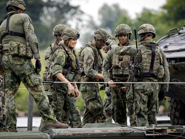 Hollanda, asker sayısını 200 bine çıkarmak istiyor