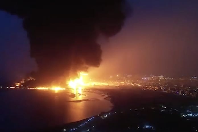 ABD'nin vurduğu Yemen'de Türk gemisi mahsur kaldı